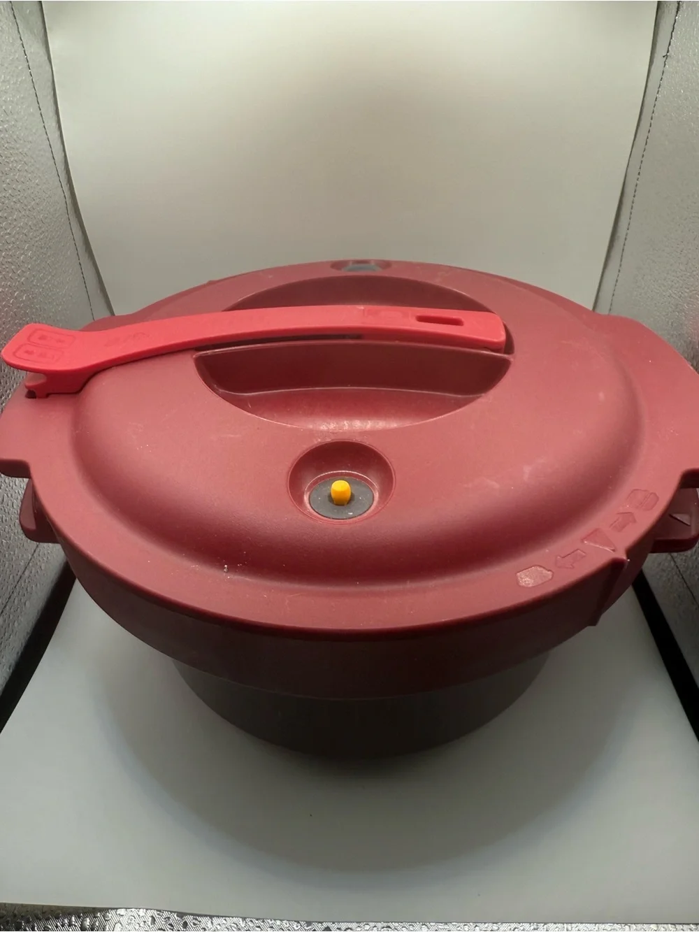 Tupperware Microwave Pressure cooker burgundy
